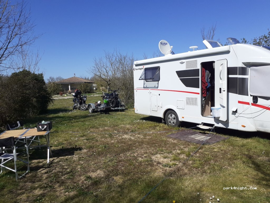 Camping Aici sem pla * — foto