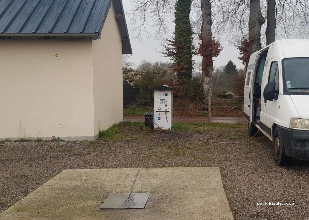 Aire de camping-car Saint-Pierre-Bénouville — foto 2