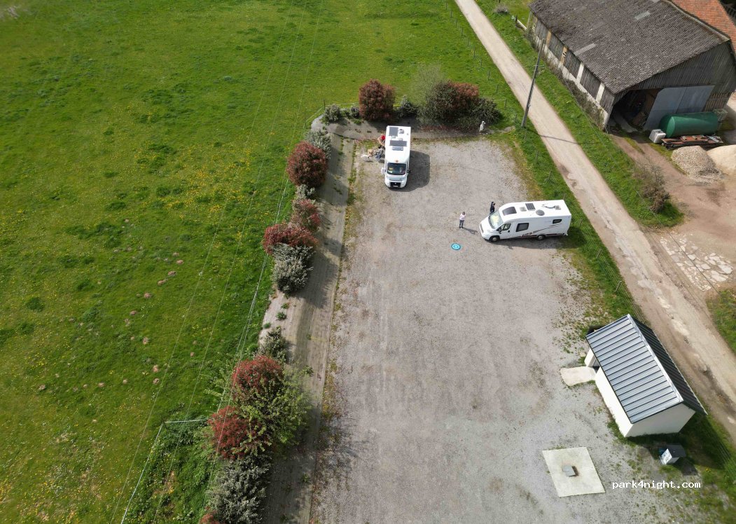 Aire de camping-car Saint-Pierre-Bénouville — foto 3