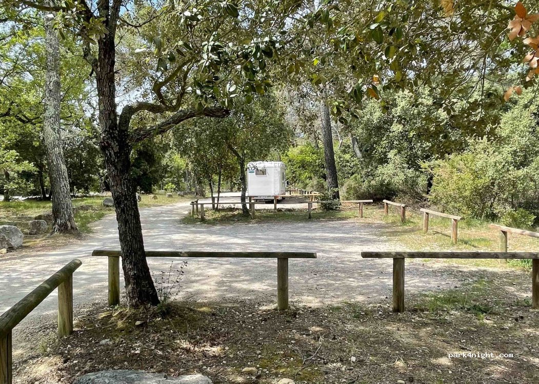 (13830) Roquefort-la-Bédoule - D3 — foto