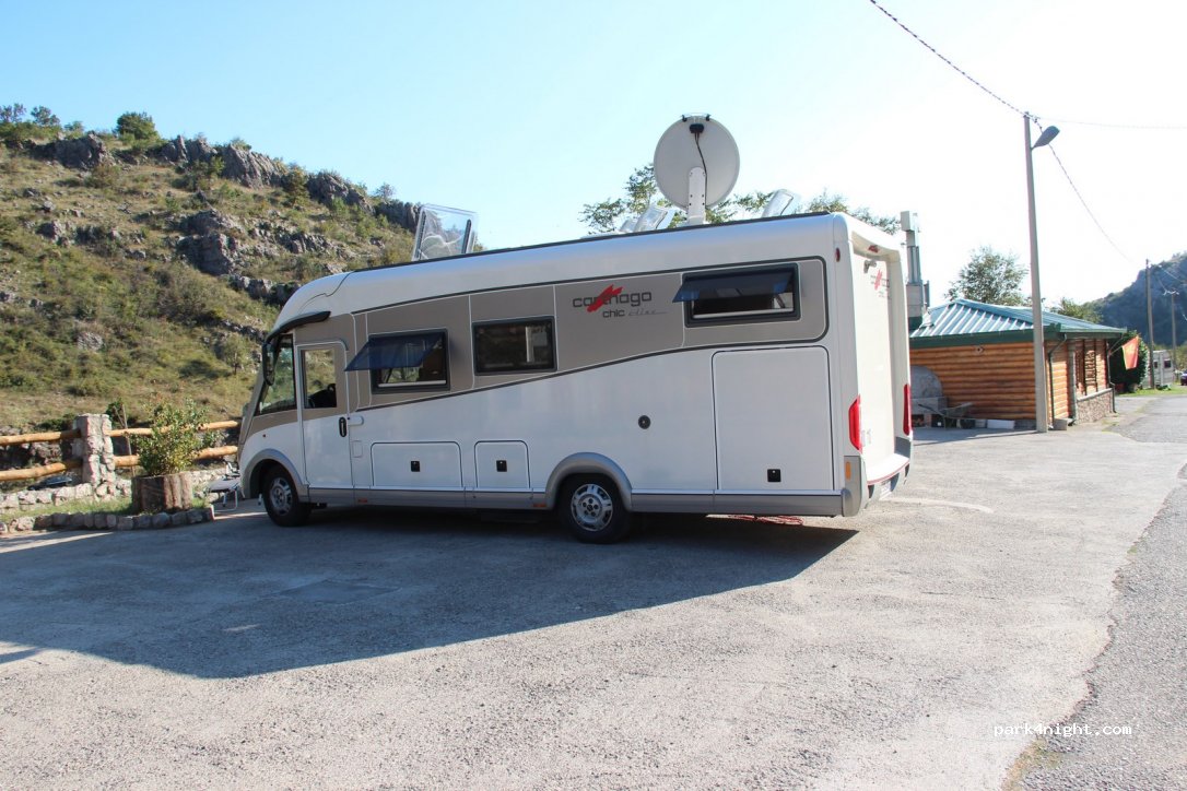 Auto Kamp Izvor — foto