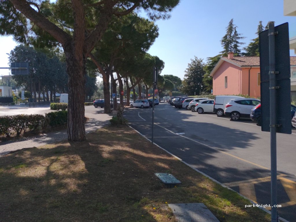 (37011) Bardolino - 38 Via Borgo Cavour — foto