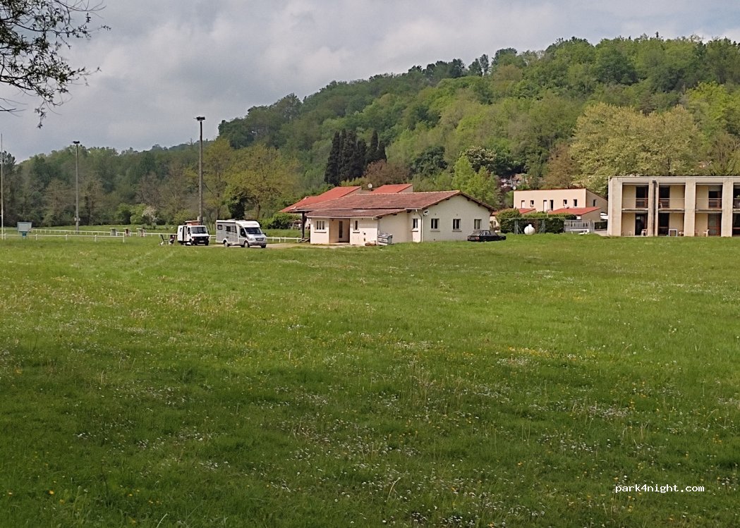 Aire de camping-car Sainte-Croix-Volvestre — foto 4