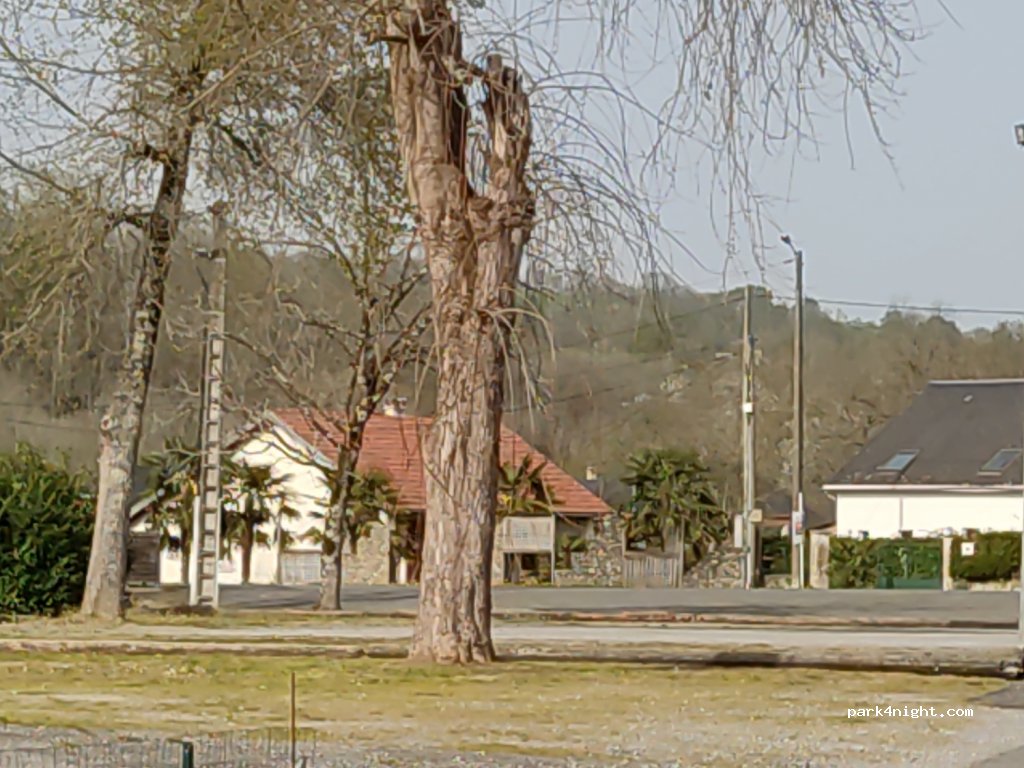 (64570) Aramits - 9 Place du Guirail — foto