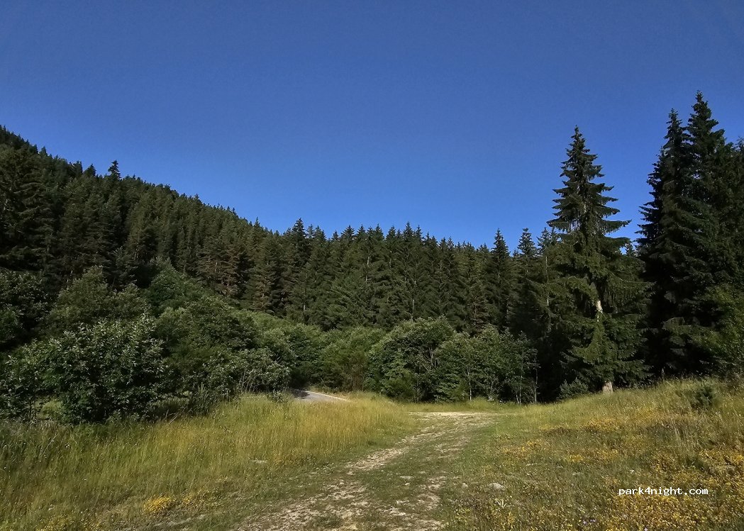 () Beli Iskar - Unnamed Road — foto