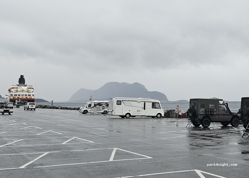 Hjelsetgården bobilparkering — foto 5