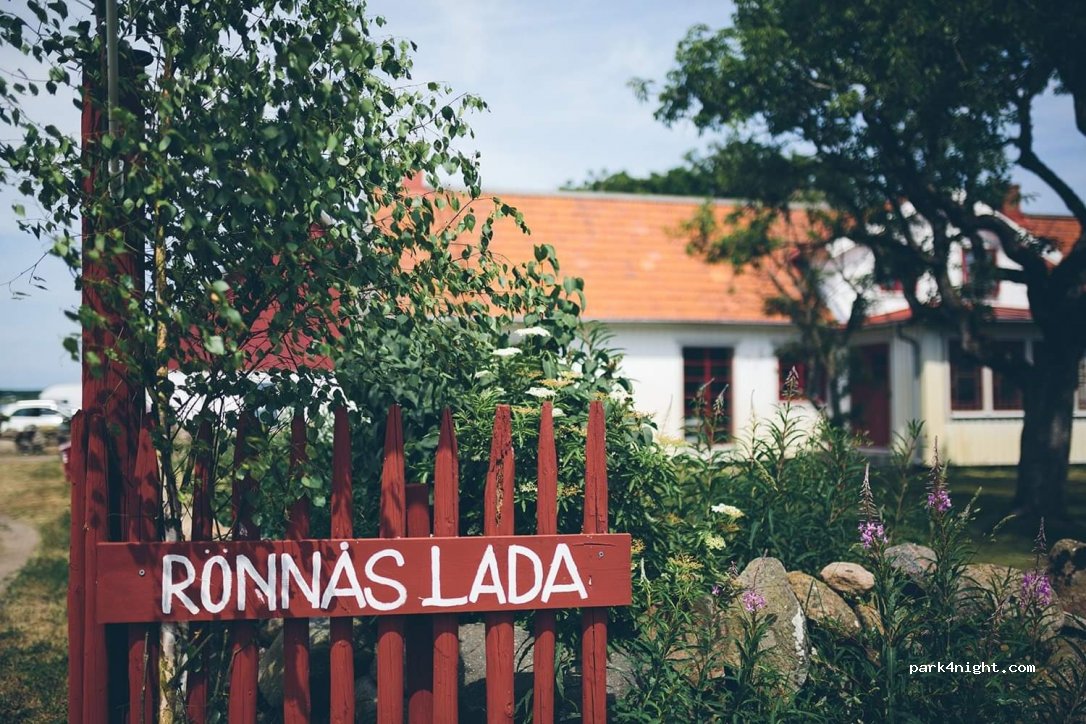 (432 76) Rönnås - — foto