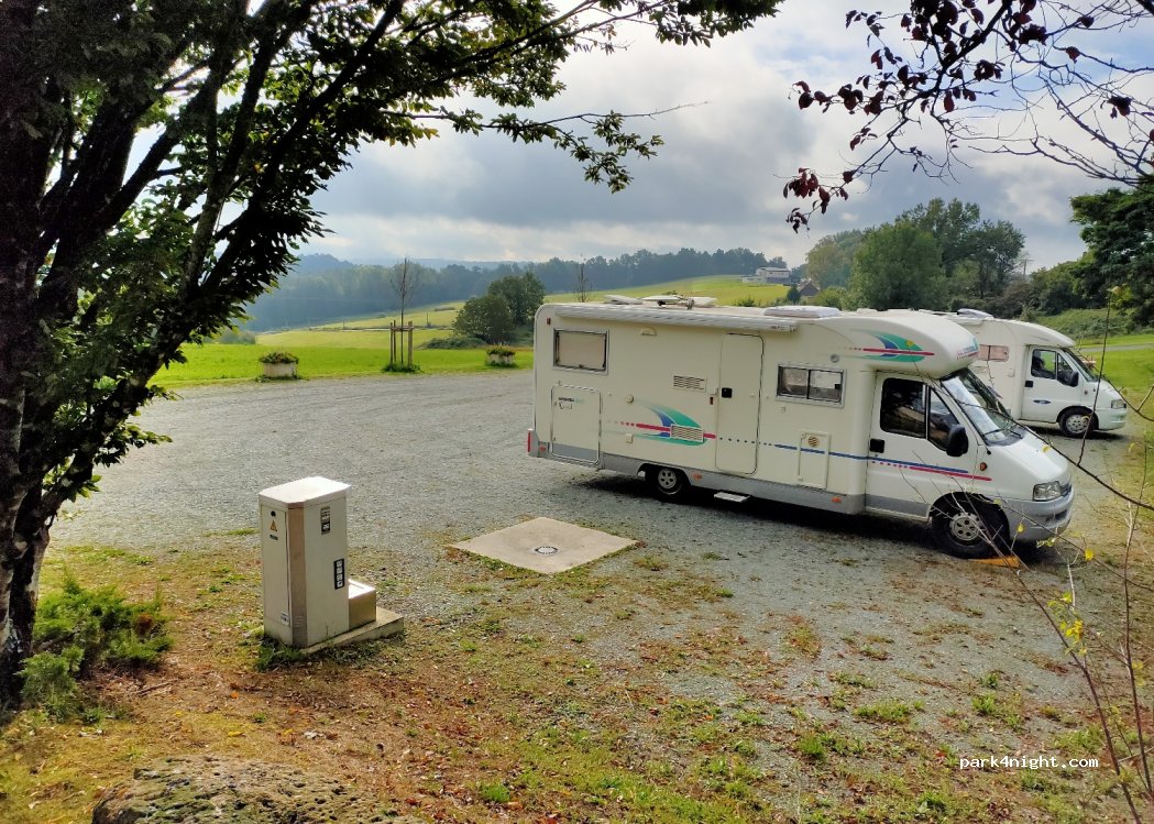 Aire de camping-car Saint-Martin-de-Fressengeas — foto