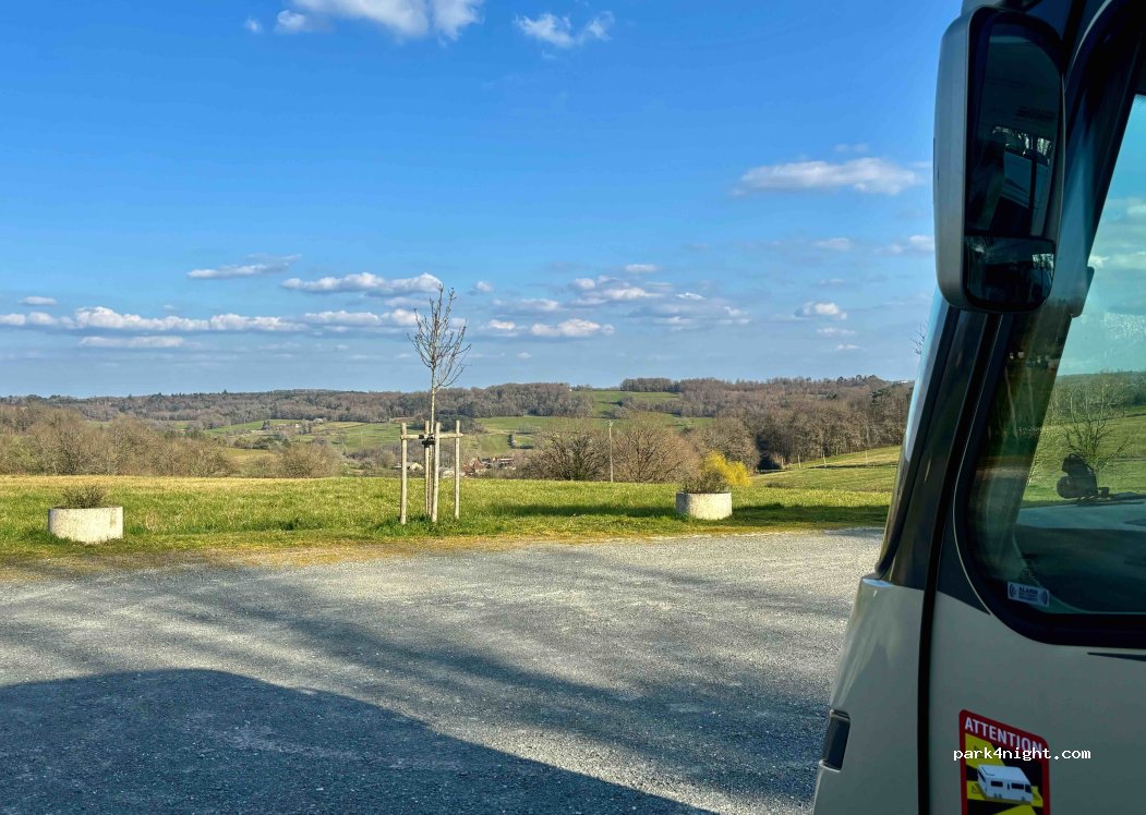 Aire de camping-car Saint-Martin-de-Fressengeas — foto 5
