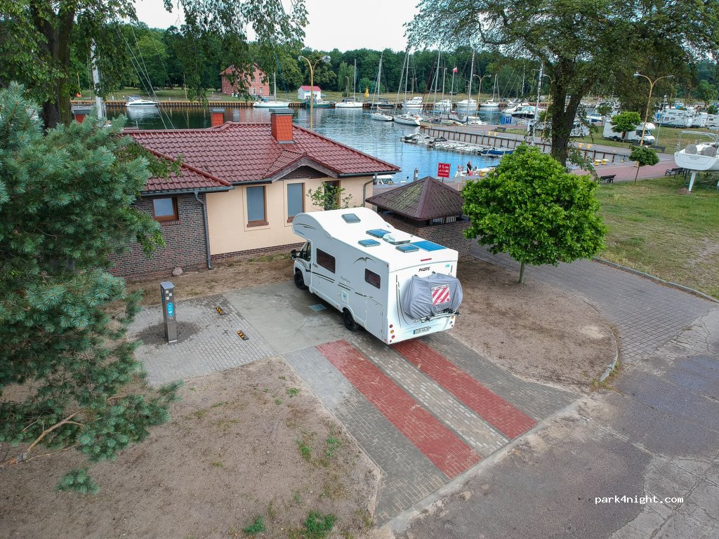 Wohnmobilstellplatz Port Jachtowy — foto
