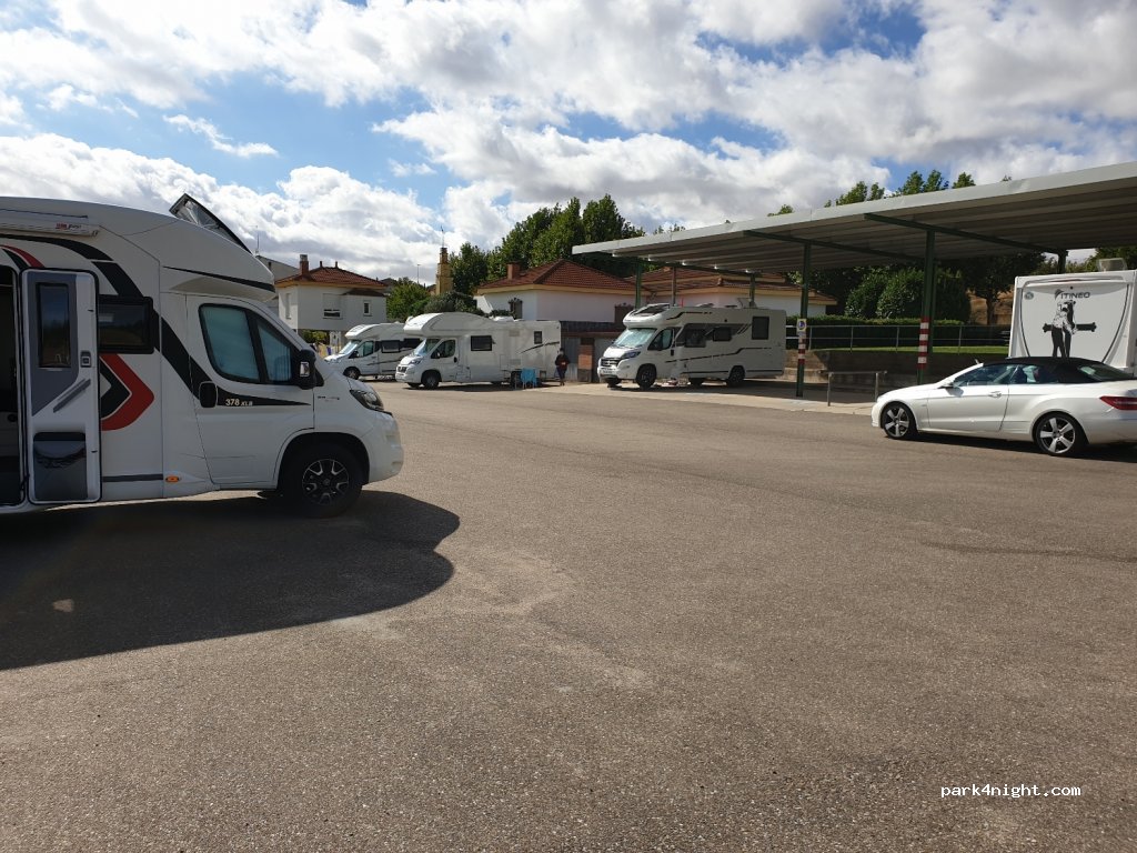 Area privada for motorhomes Bretocino — foto
