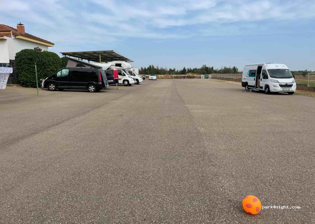 Area privada for motorhomes Bretocino — foto 2