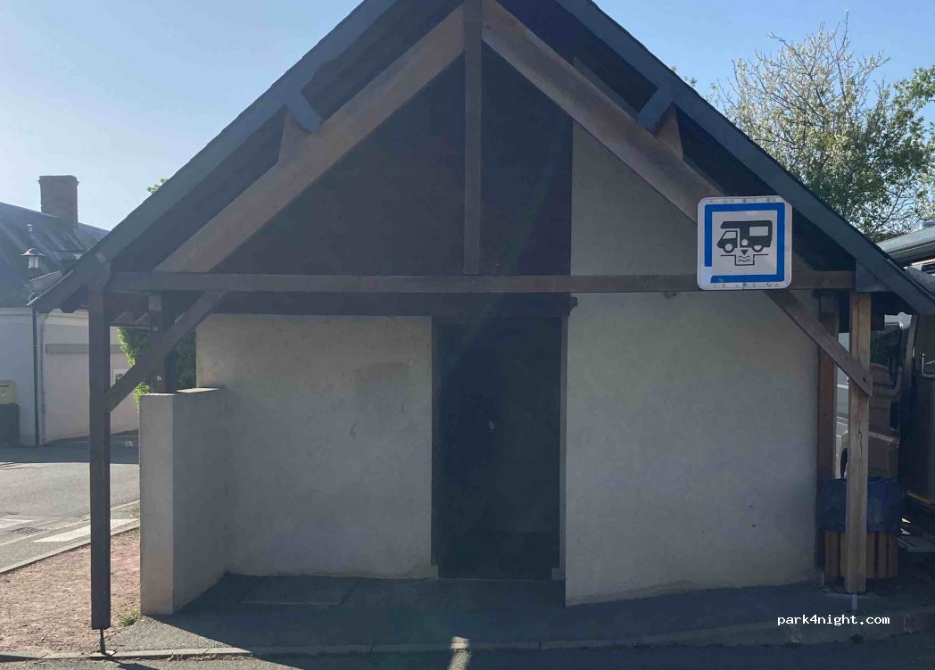 Aire de camping-car Saint-Mars-d'Outillé — foto 2