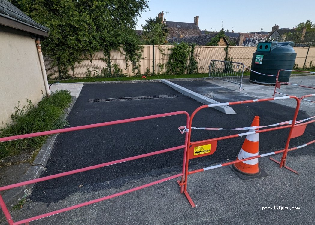 Aire de camping-car Saint-Mars-d'Outillé — foto 3