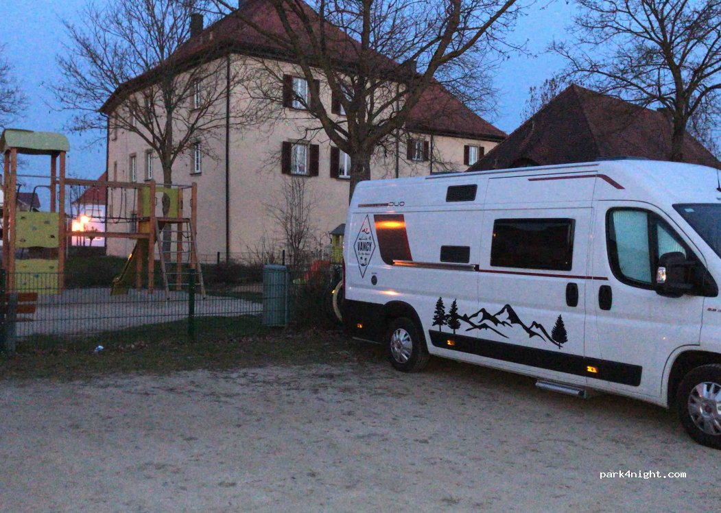(96152) Burghaslach - 1 Kirchplatz — foto