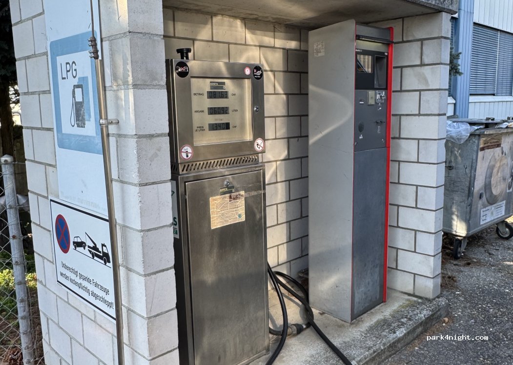 (8154) Oberglatt - 3 Im Vorderasp — foto