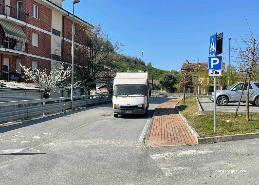 (12069) Villa-borgo - 31 Via Rolfi — foto