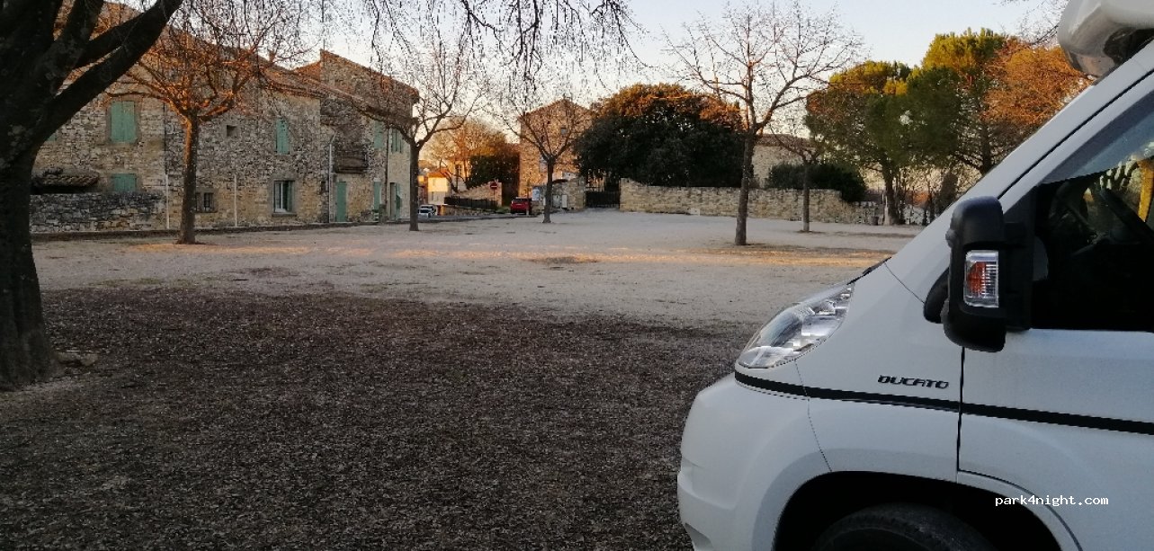 (30700) Blauzac - Place du Huit Mai — foto 2
