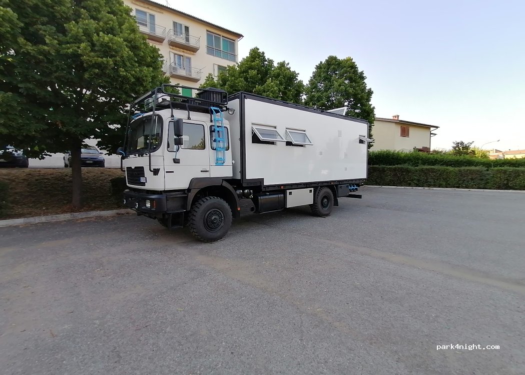 Area Sosta Camper San Quirico d'Orcia — foto