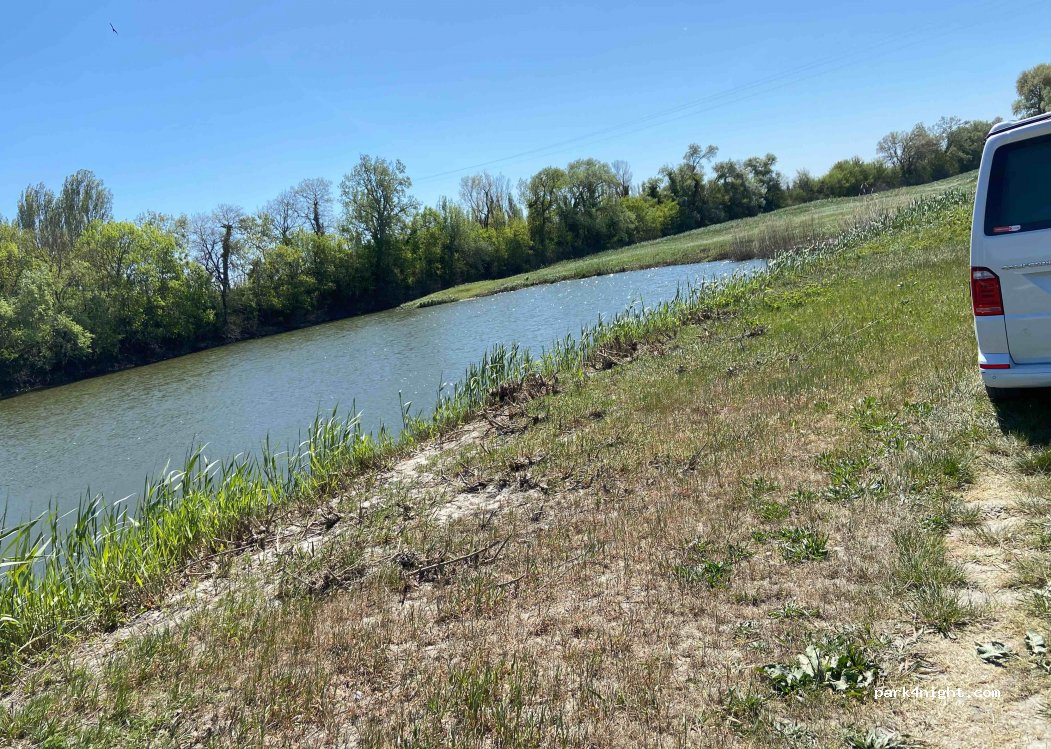(84840) Lamotte-du-Rhône - Unnamed Road — foto 3