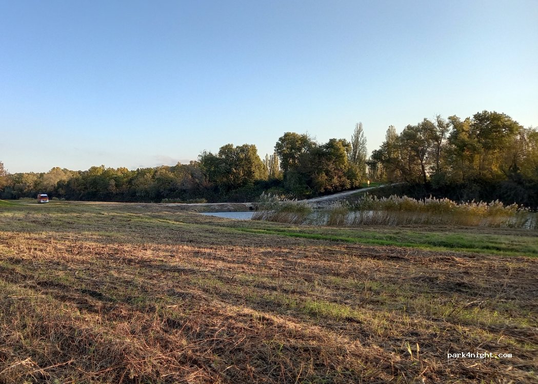 (84840) Lamotte-du-Rhône - Unnamed Road — foto 4