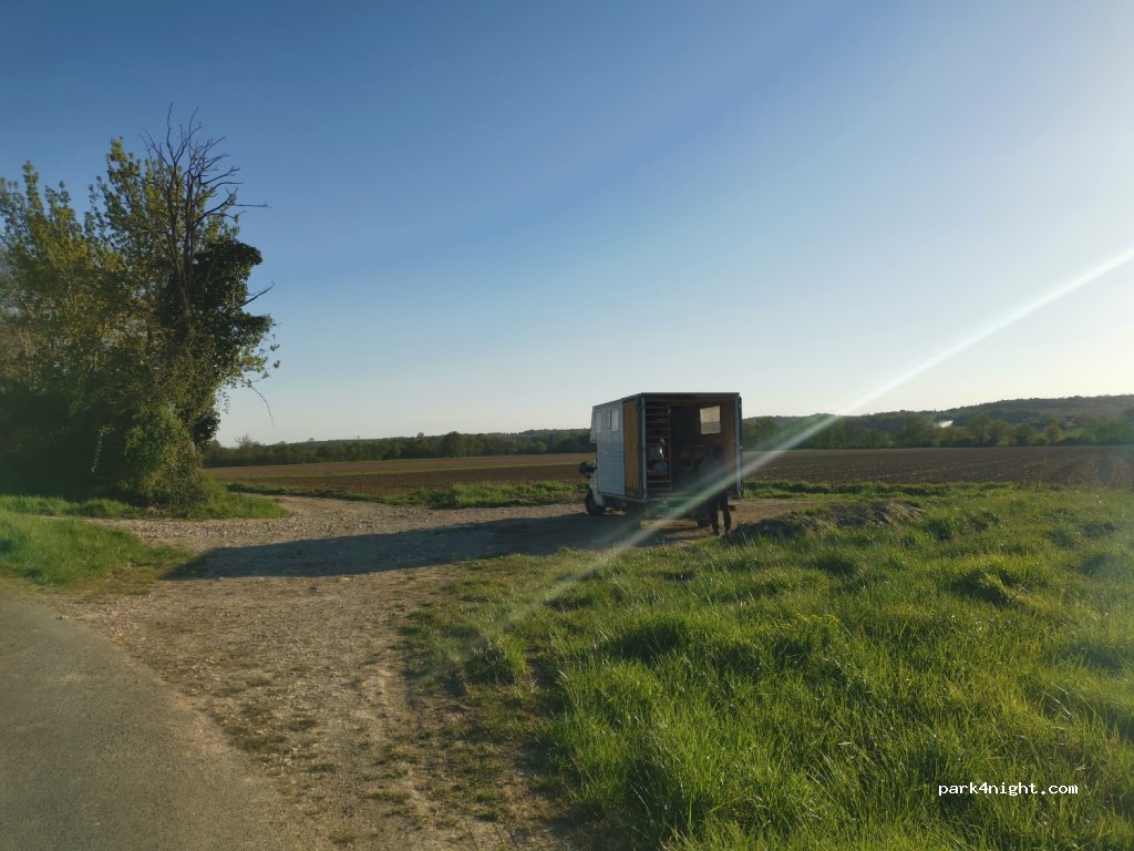 (47600) Lasserre - Unnamed Road — foto
