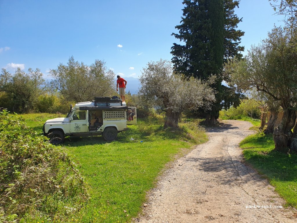 (231 00) Mistras - Unnamed Road — foto