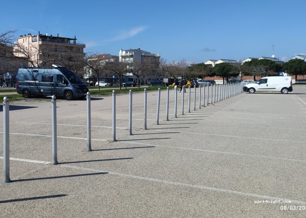 (48122) Marina di Ravenna - Via Volturno — foto 3