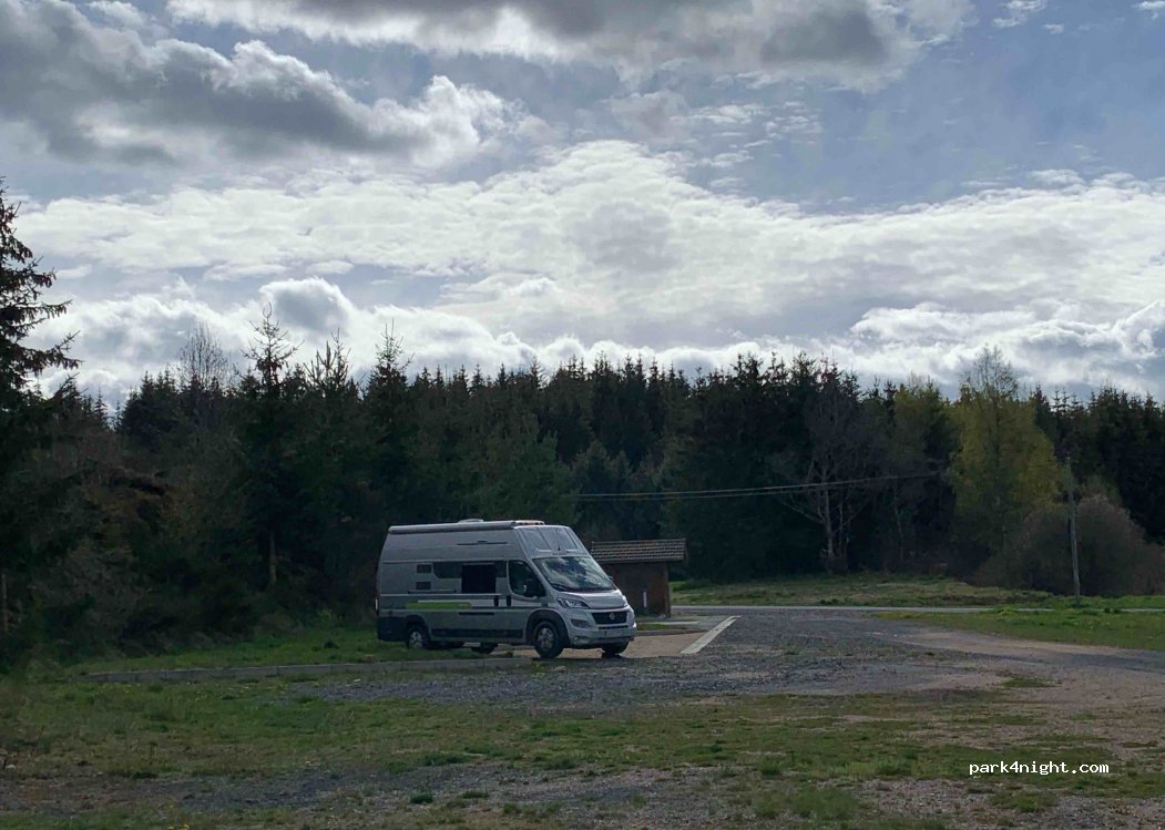 (63980) Fournols - Route du Viallard — foto 2