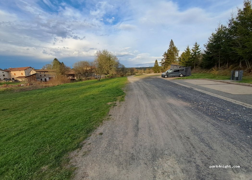 (63980) Fournols - Route du Viallard — foto 4