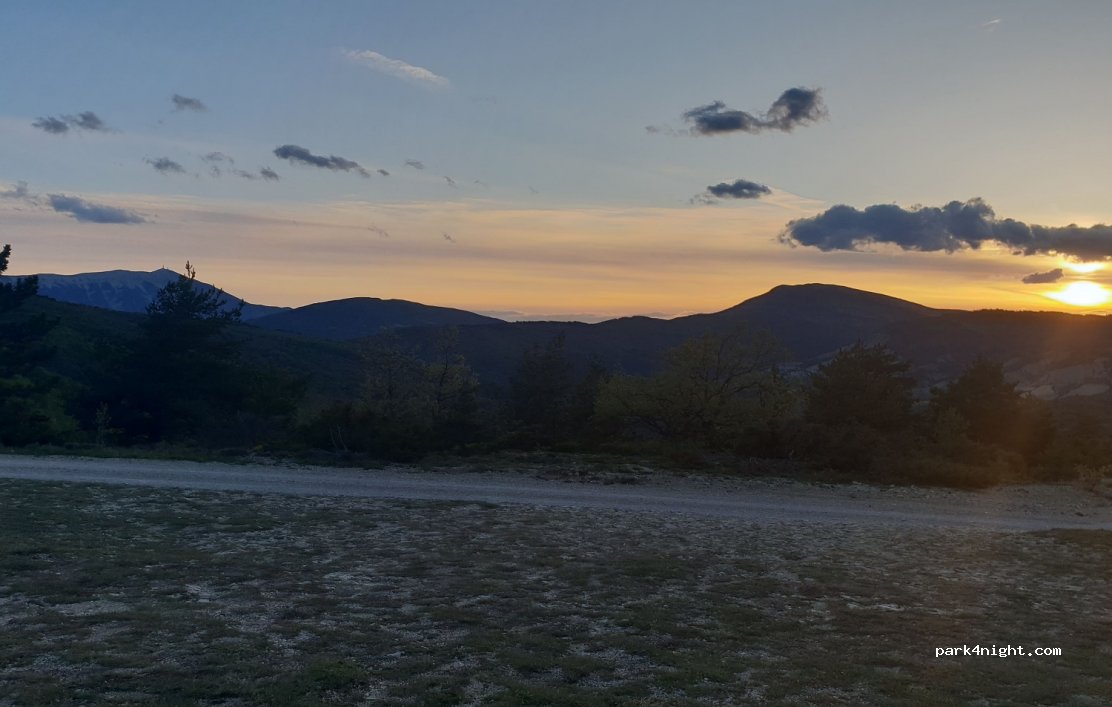 (26560) Mévouillon - Unnamed Road — foto 2