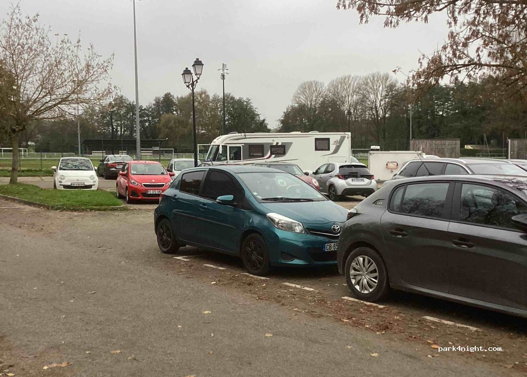 (78470) Saint-Rémy-lès-Chevreuse - parking du stade — foto 5