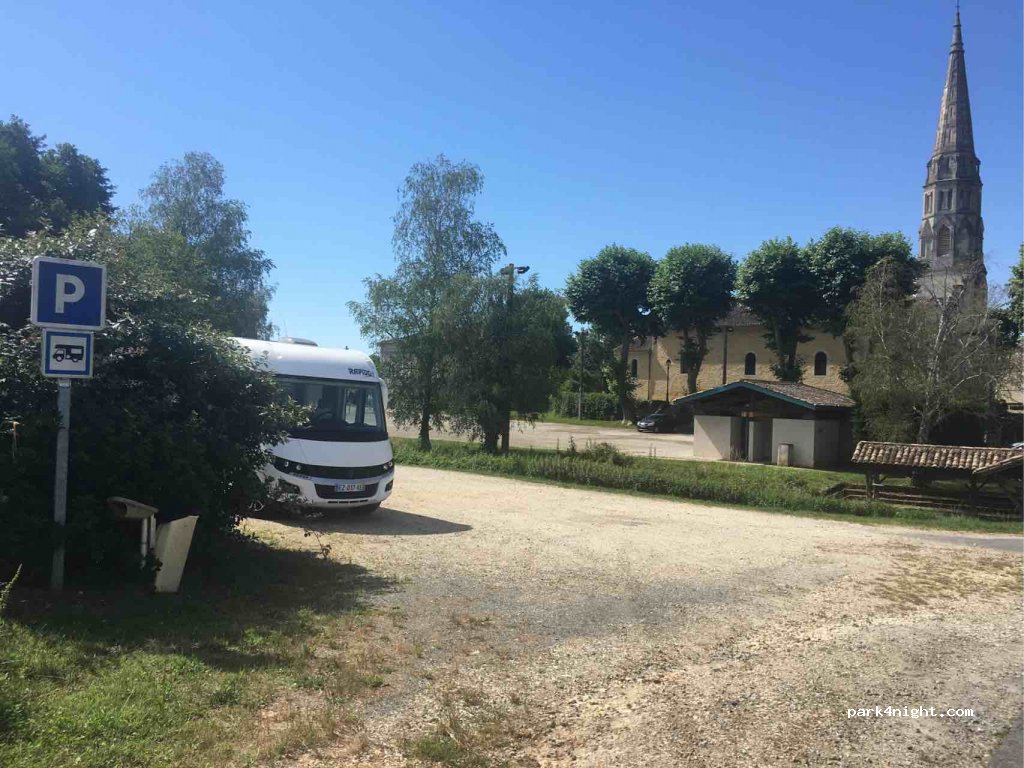 Aire de camping-car Sauternes — foto