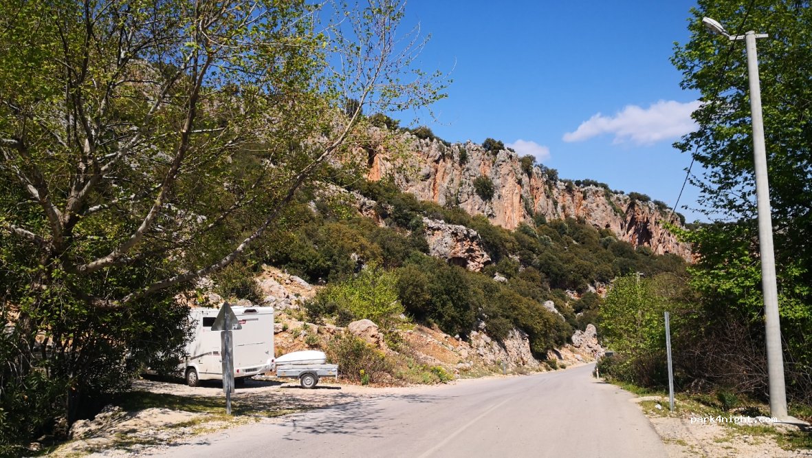 (07070)  - Unnamed Road — foto