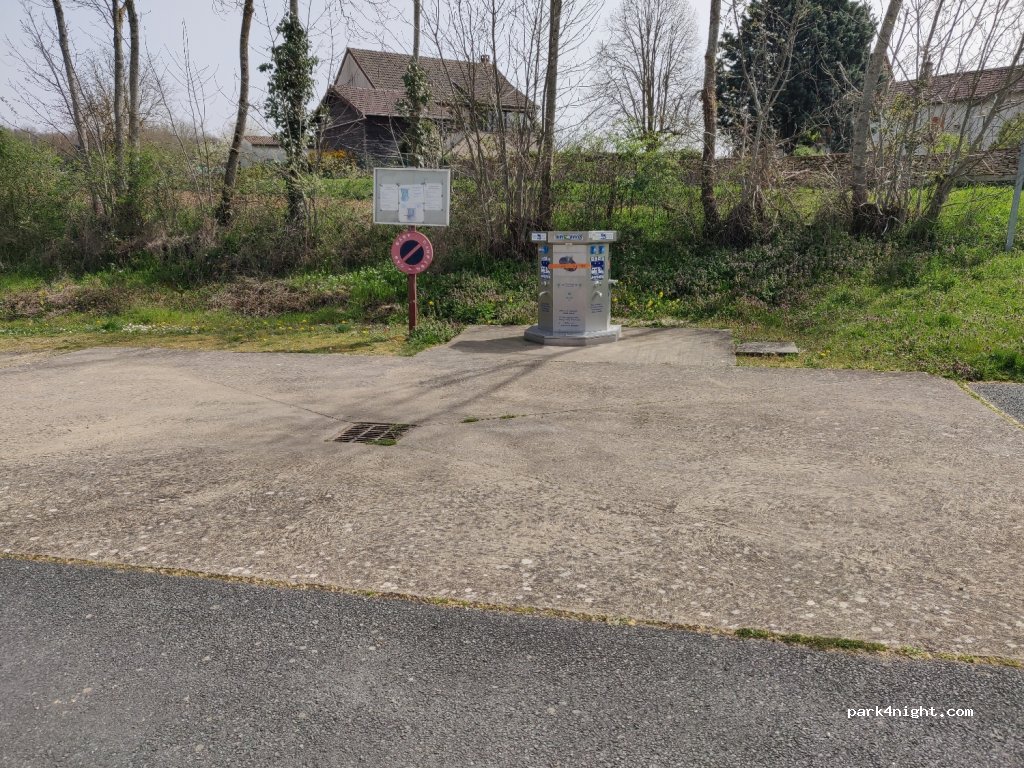 (71460) Saint-Gengoux-le-National - 1 Route de Cluny — foto
