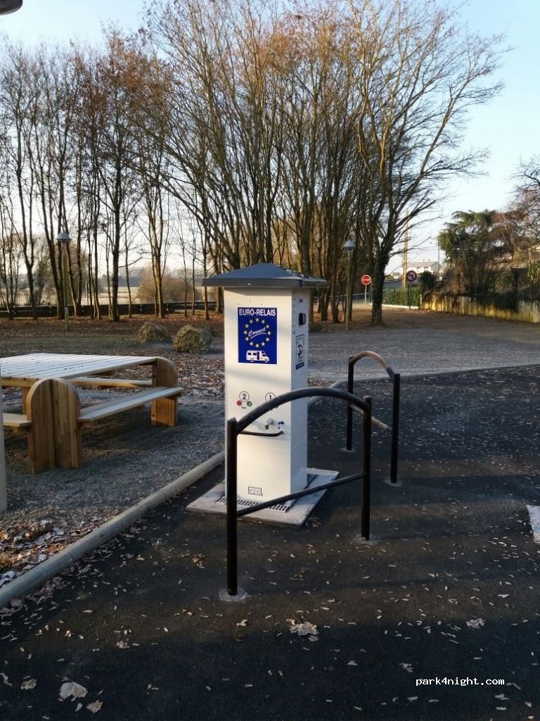 (28160) Yèvres - 8 Rue du Pont — foto