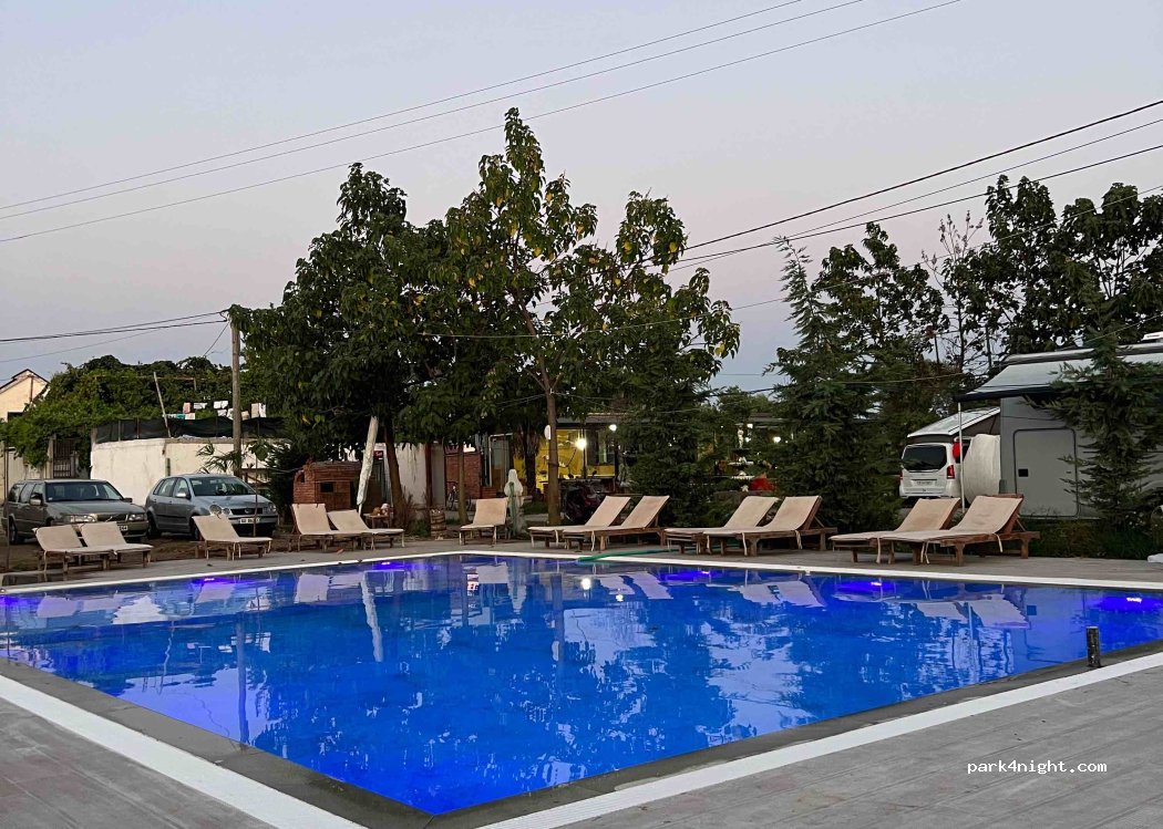 Windmill Shkodra Gesthouse Camping & Grill — foto