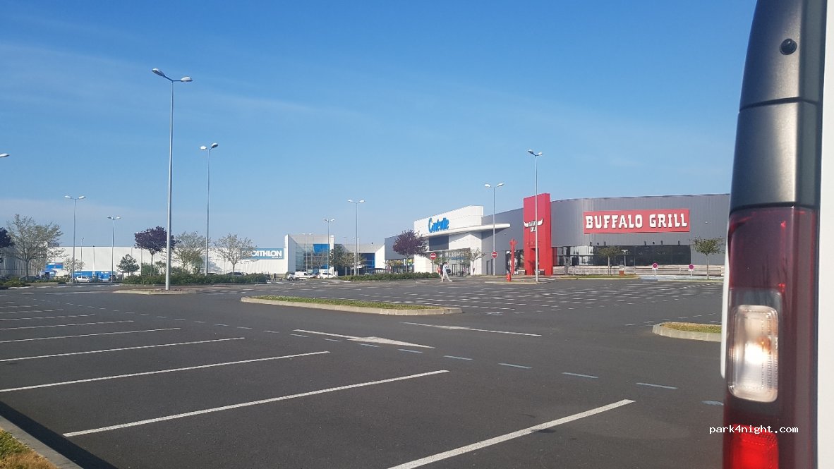 (49130) Les Ponts-de-Cé - Boulevard Léo Lagrange — foto 3