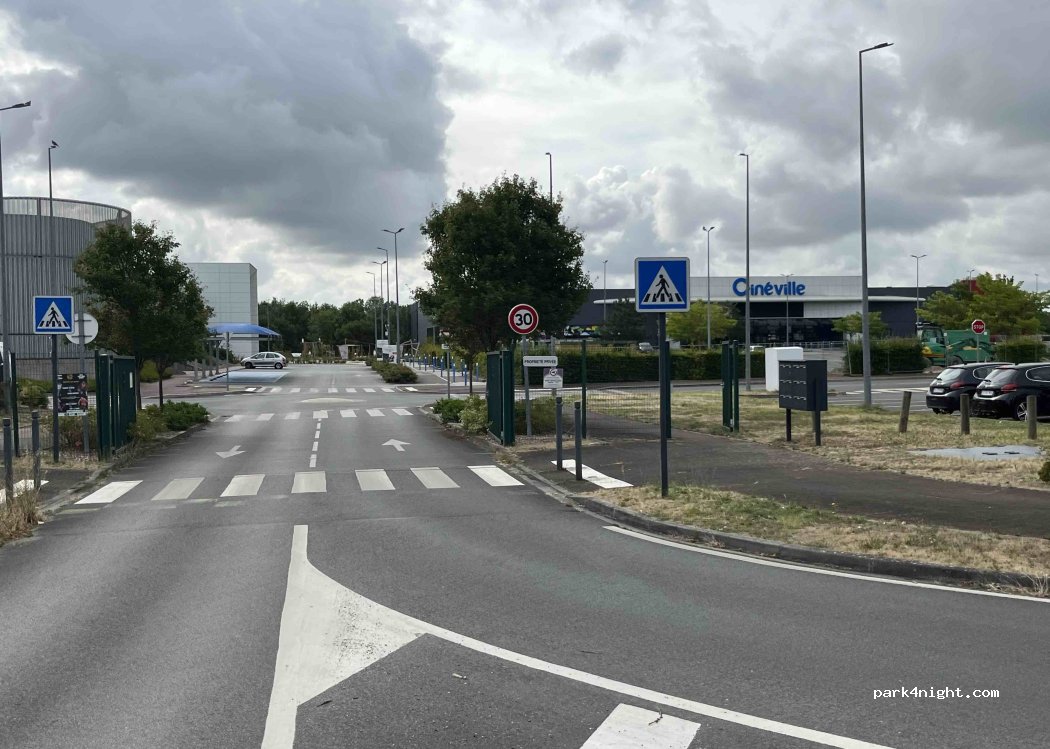 (49130) Les Ponts-de-Cé - Boulevard Léo Lagrange — foto 4