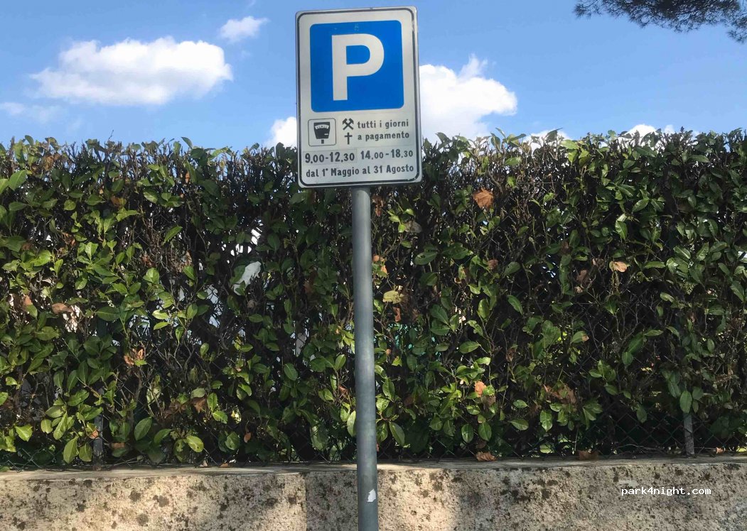 (21014) Laveno-Mombello - 8 Piazza Dante — foto