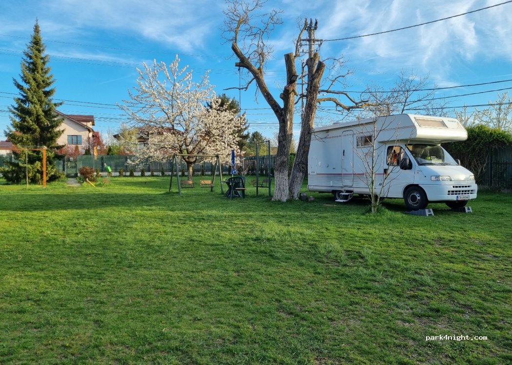 Discreet Motorhome Park — foto