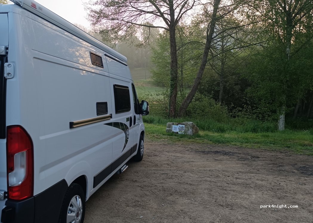 Aire de camping-car LOCMINE — foto 4