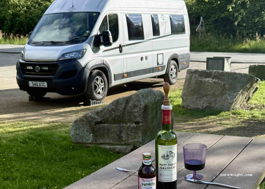 Aire de camping-car LOCMINE — foto 5
