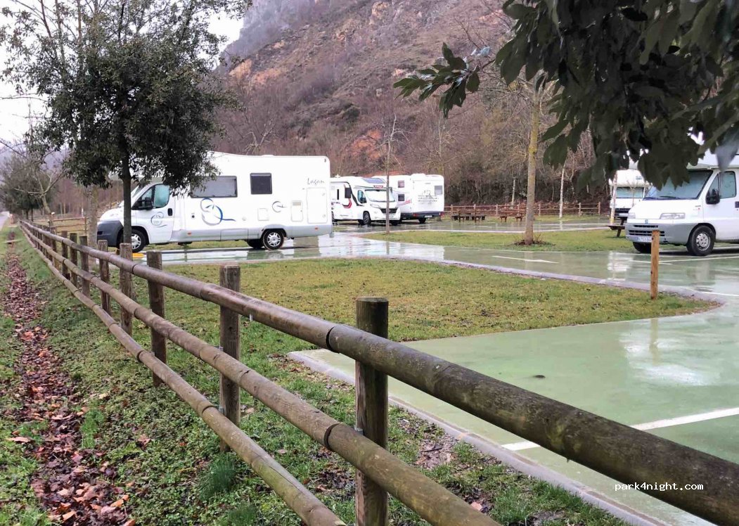 Área de Autocaravanas de Ezcaray El Coso — foto 2