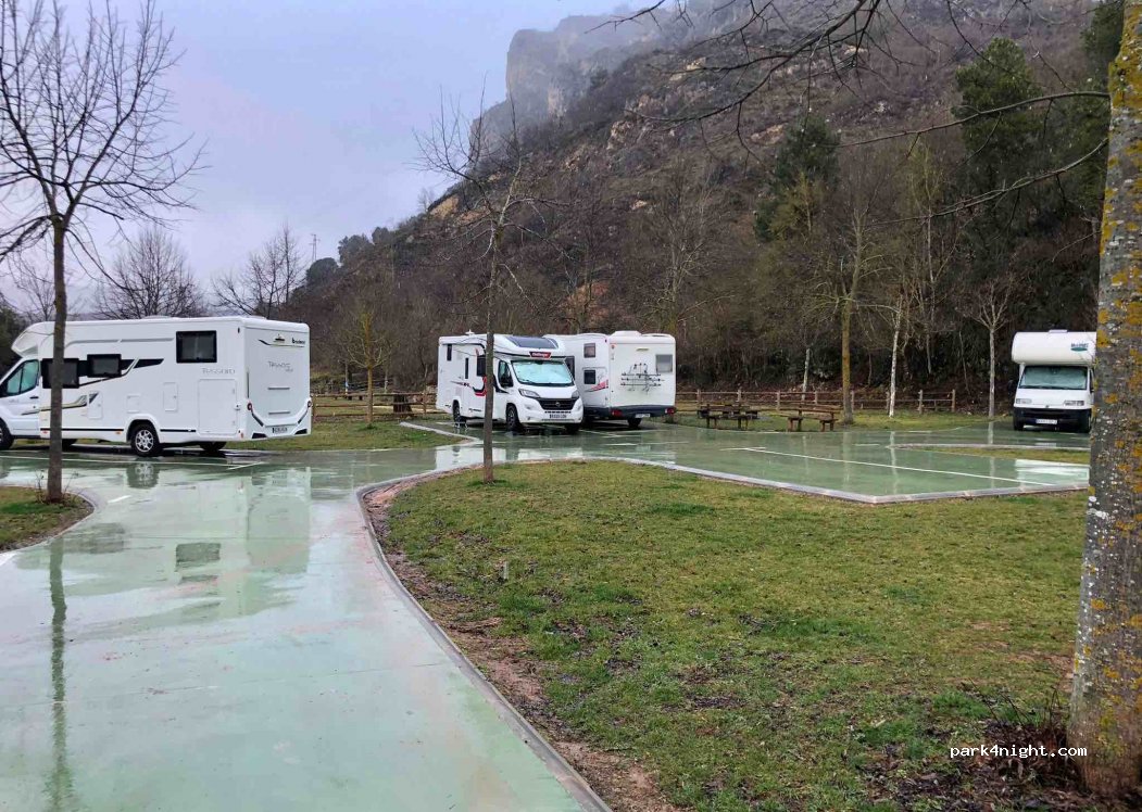 Área de Autocaravanas de Ezcaray El Coso — foto 3