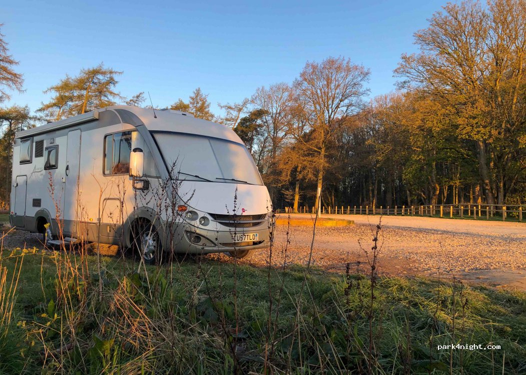 (SN7 7NJ)  - Highworth Road — foto