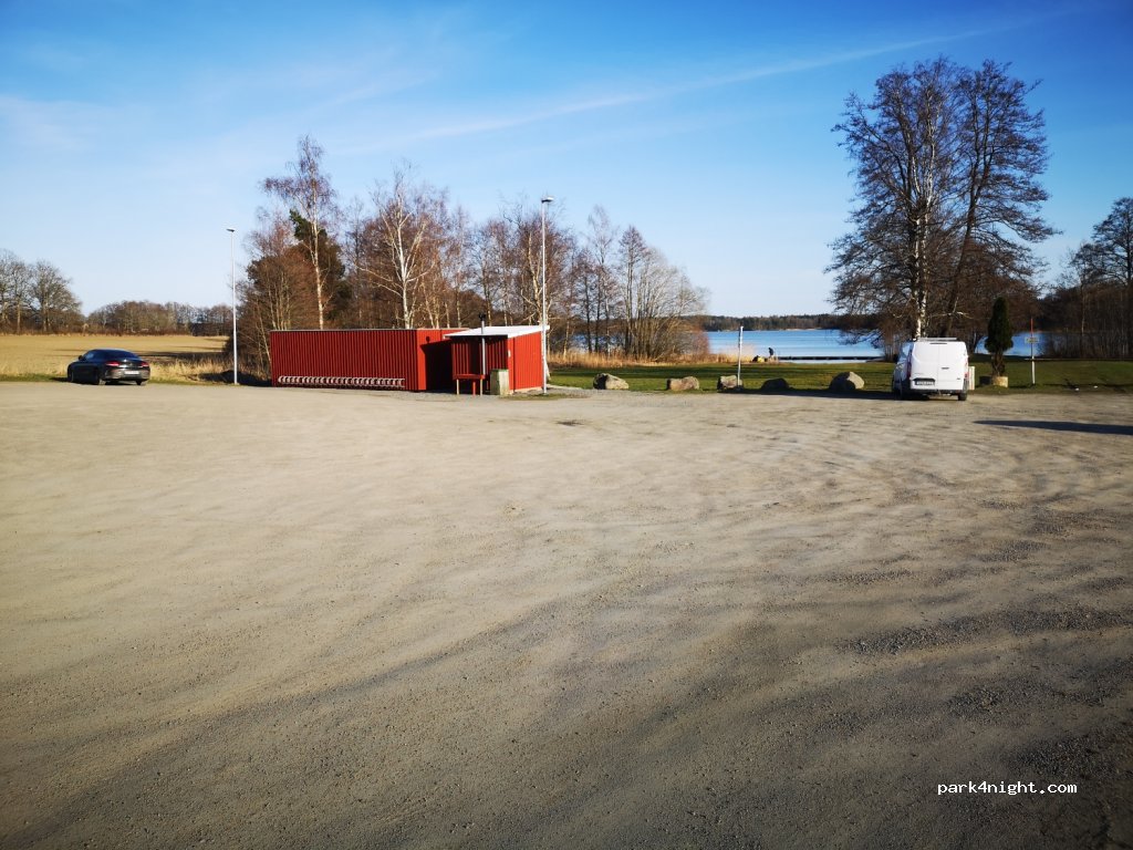 (741 94) Knivsta - — foto