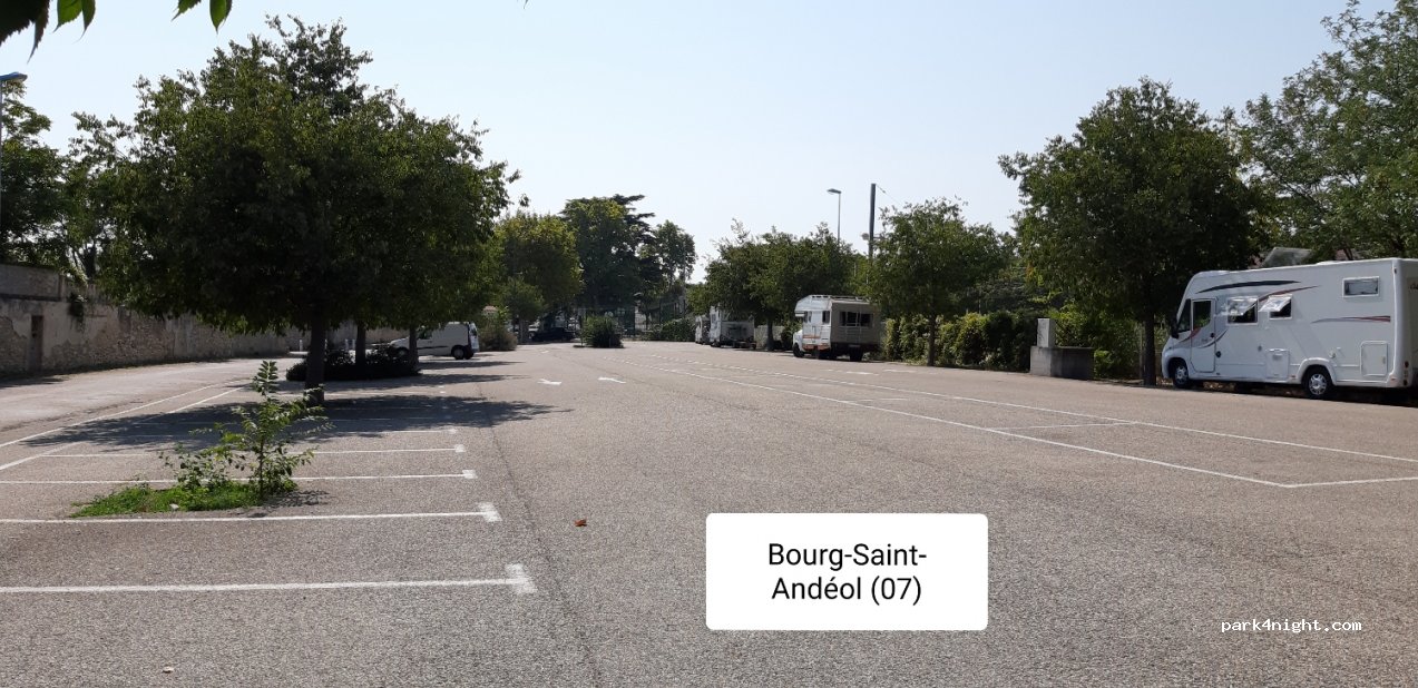 Aire de camping car Bourg-Saint-Andéol — foto