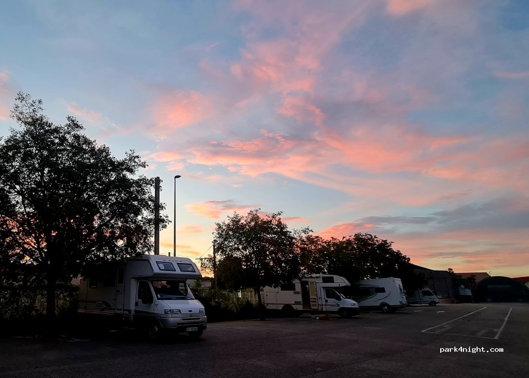 Aire de camping car Bourg-Saint-Andéol — foto 4