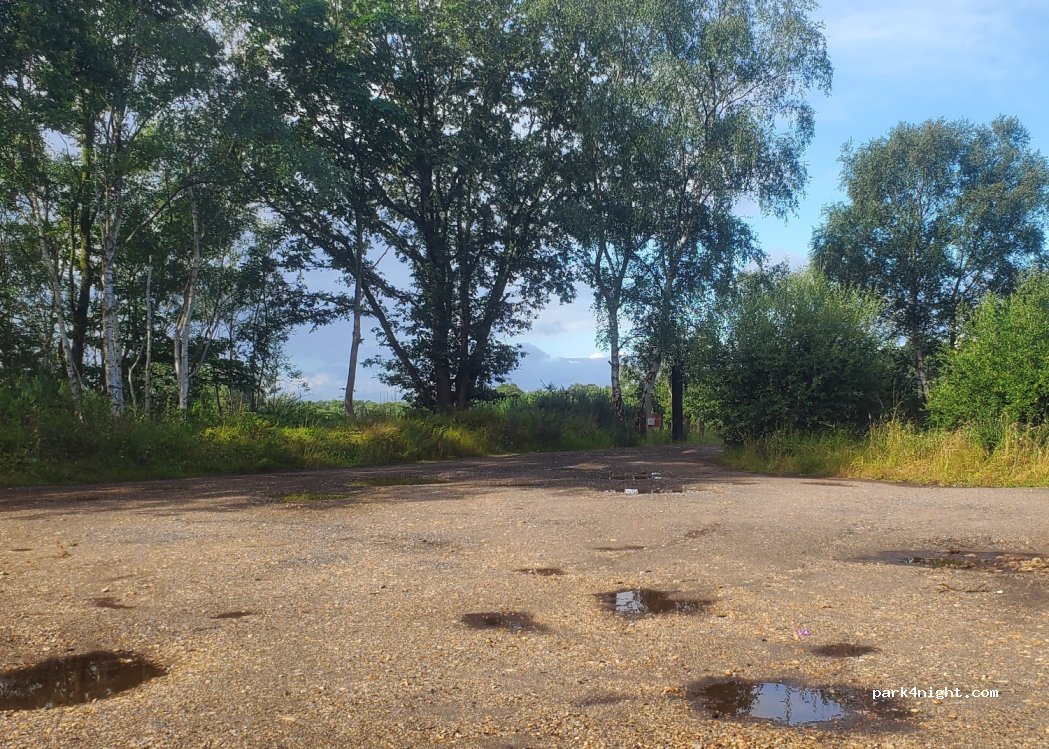 (GU24 8TU) Chobham - Staple Hill — foto 3